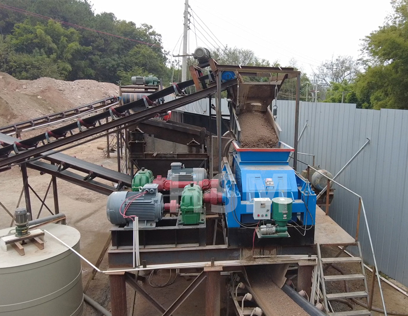 Hydraulic double roll sand making machine